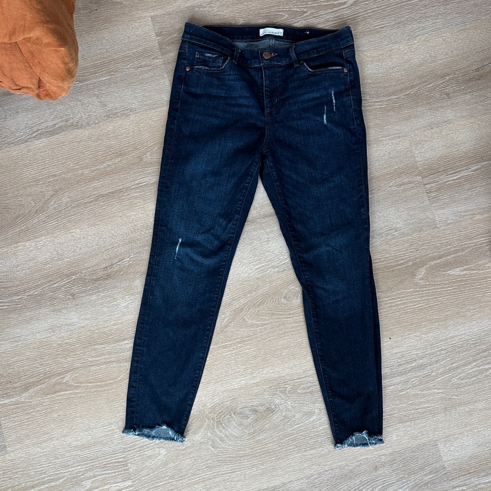 LOFT Modern Skinny Jeans Size 29/8 Women’s Slight Distress GUC